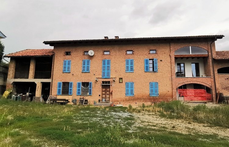 Bauernhaus in Montegrosso d'Asti