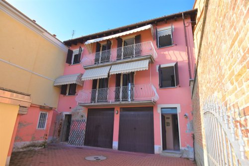 Doppelhaushälfte in Castelnuovo Calcea