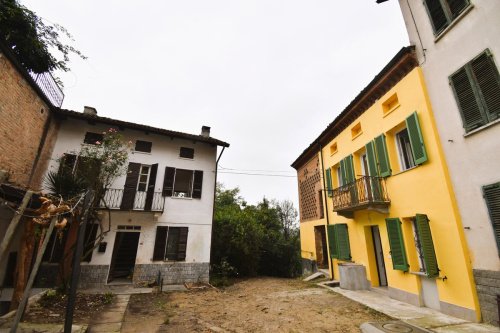 Doppelhaushälfte in Montaldo Scarampi