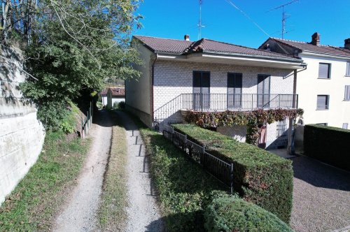 Особняк из двух квартир в Lu e Cuccaro Monferrato