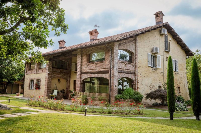 Historisches Haus in Villanova Mondovì