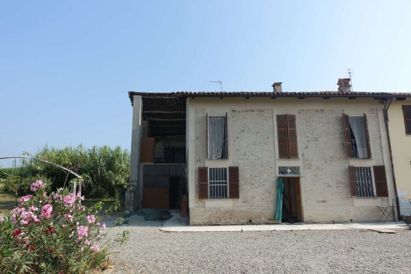 Semi-detached house in Alfiano Natta