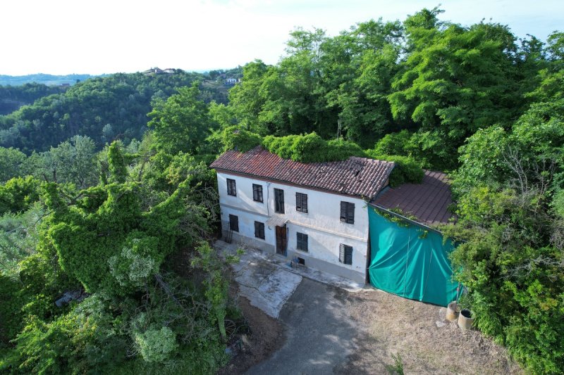 Vrijstaande woning in Montaldo Scarampi