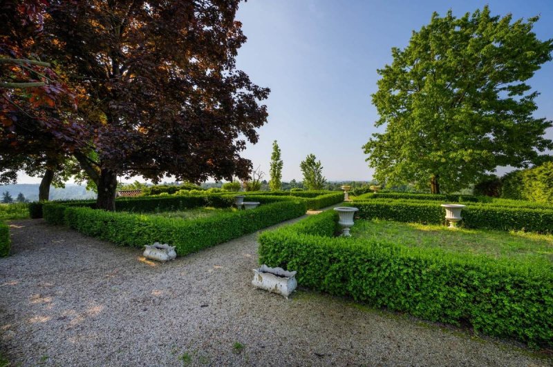 Историческое здание в Портакомаро