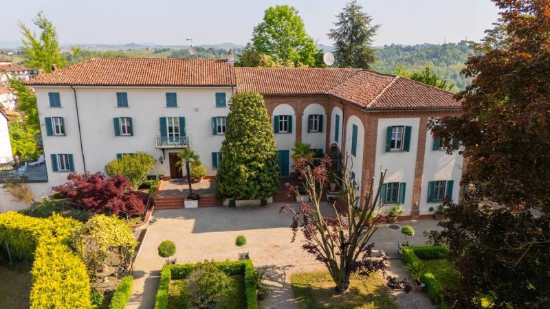 Историческое здание в Портакомаро