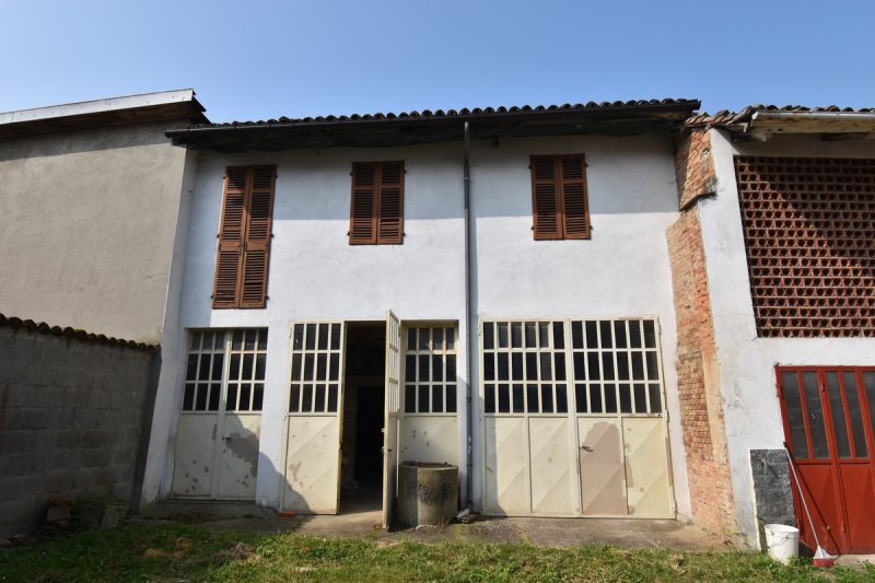 蒙泰格罗索-达斯蒂半独立房屋