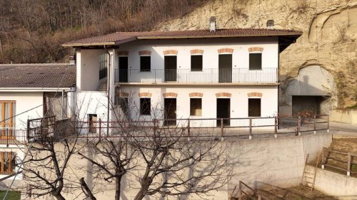 Casa geminada em Corneliano d'Alba