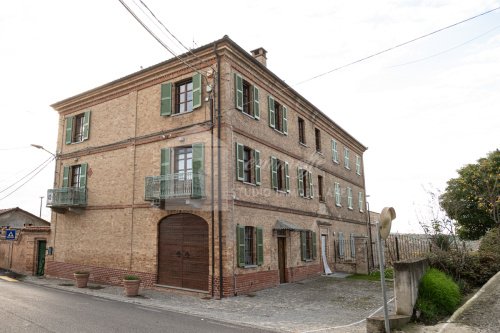 Historisches Haus in Castelnuovo Calcea