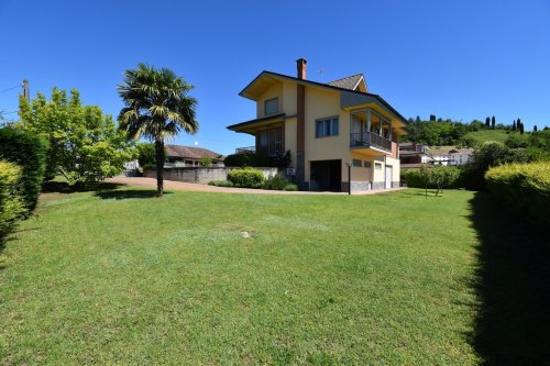 Villa a Castelnuovo Calcea