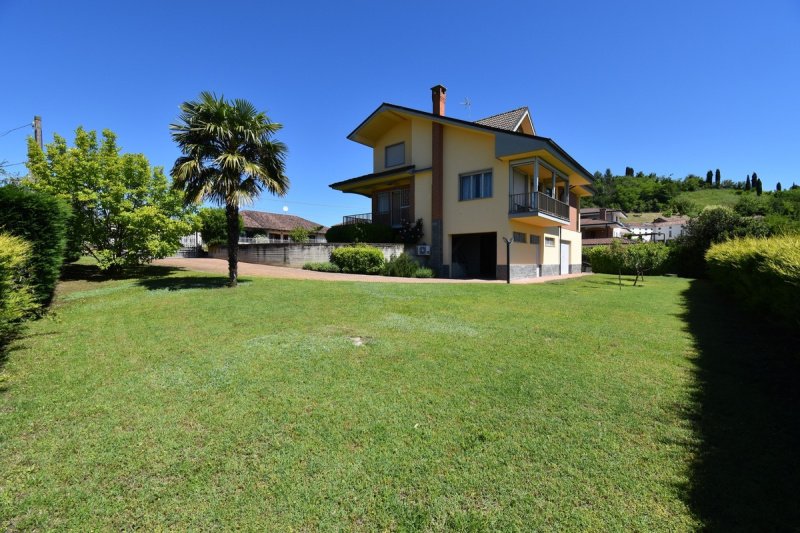 Villa a Castelnuovo Calcea