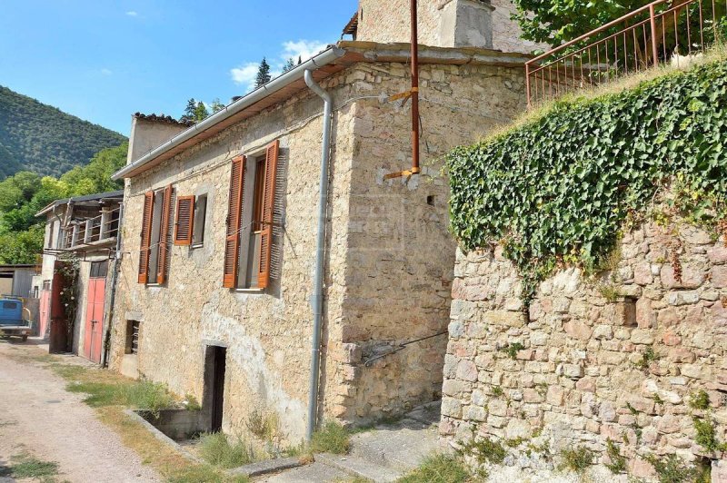 Half-vrijstaande woning in Cerreto di Spoleto