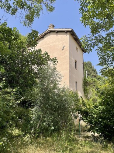 Doppelhaushälfte in Sant'Anatolia di Narco