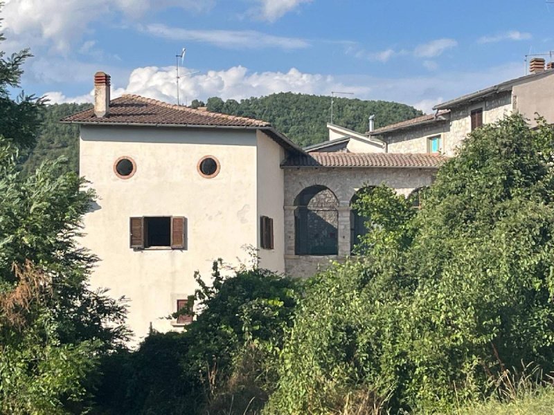 Doppelhaushälfte in Cascia