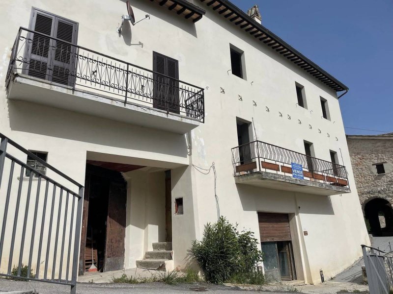 Casa semi indipendente a Sellano