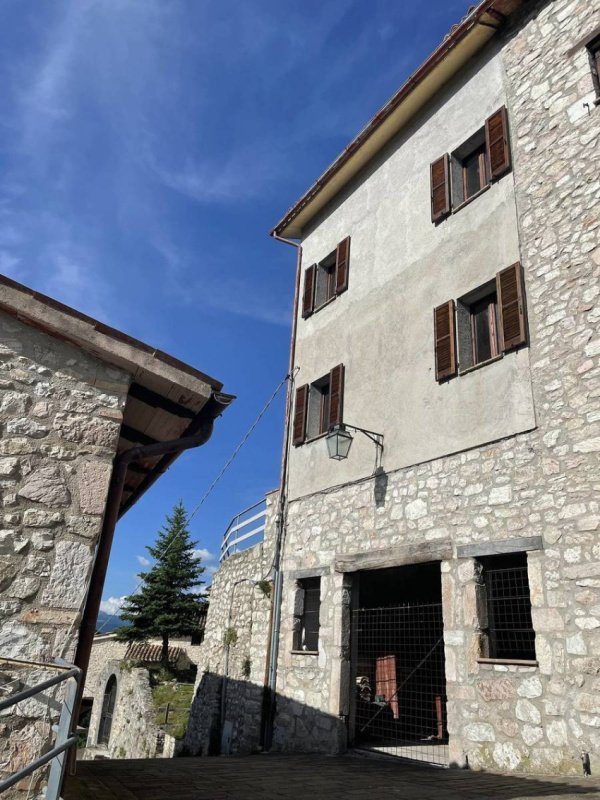 Casa geminada em Cerreto di Spoleto