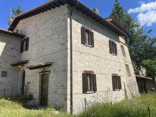 Semi-detached house in Preci