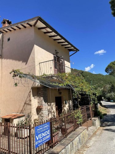 Semi-detached house in Cerreto di Spoleto