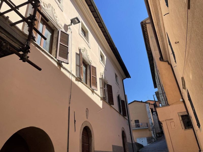 Casa geminada em Cerreto di Spoleto