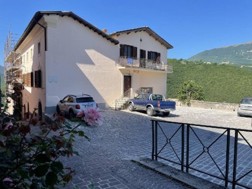 Half-vrijstaande woning in Cerreto di Spoleto