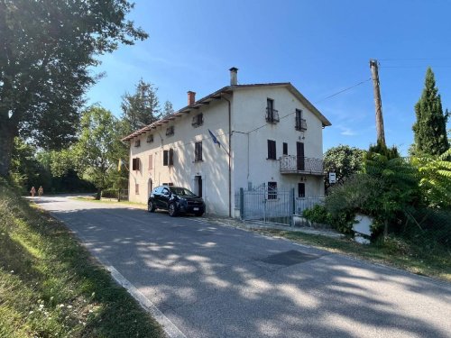 Half-vrijstaande woning in Gualdo Tadino