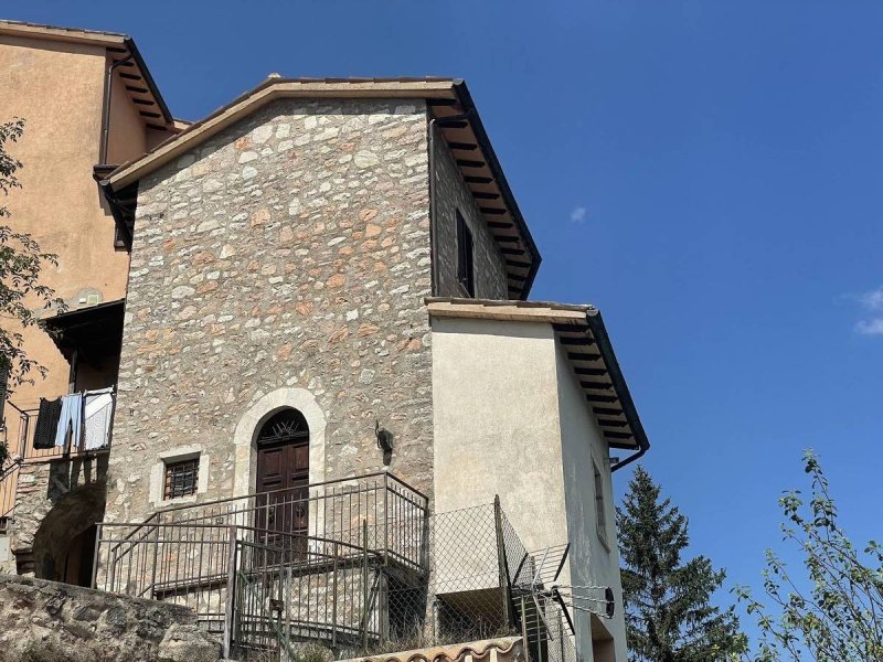 Half-vrijstaande woning in Cerreto di Spoleto