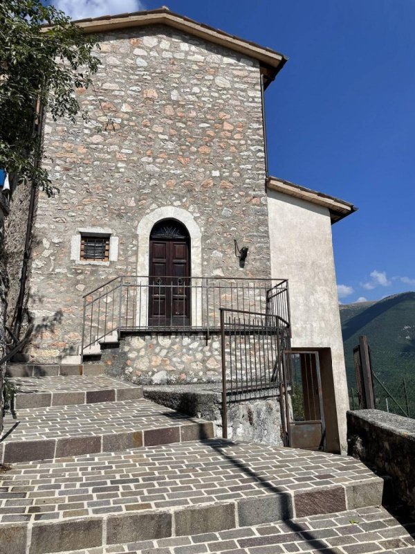 Half-vrijstaande woning in Cerreto di Spoleto