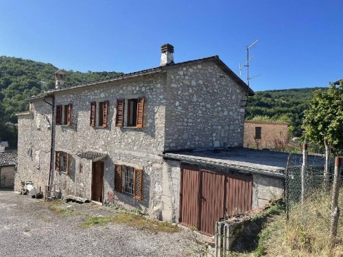 Casa semi-independiente en Sellano