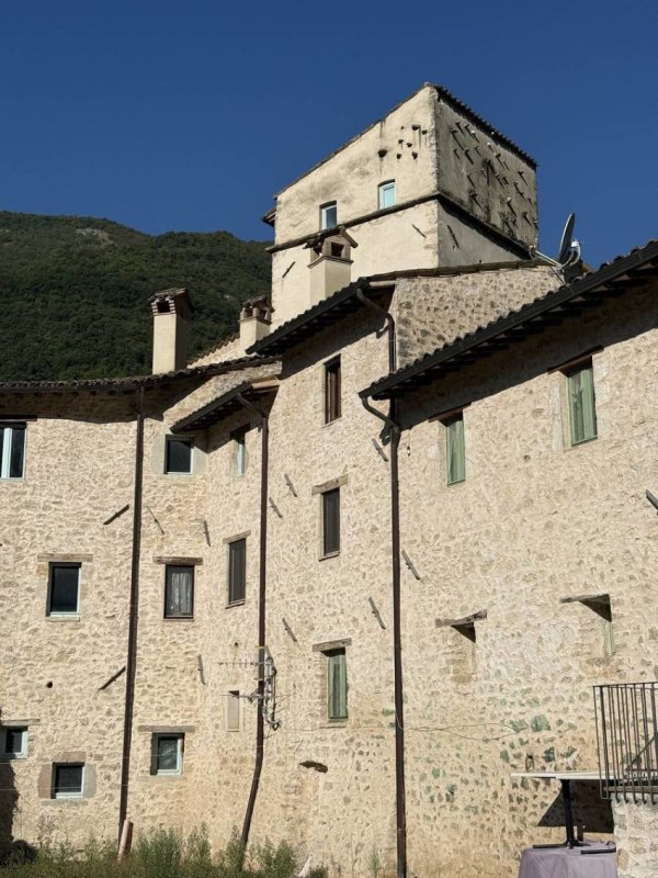 Doppelhaushälfte in Scheggino