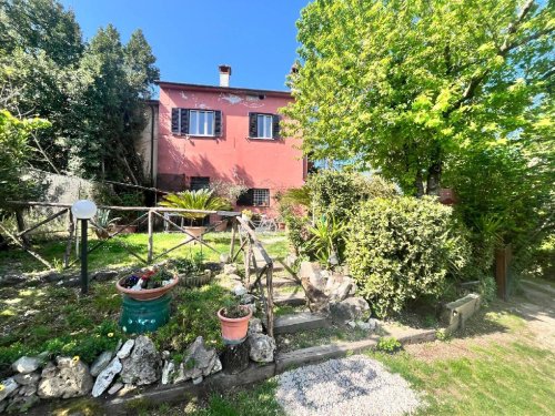 Half-vrijstaande woning in Avigliano Umbro