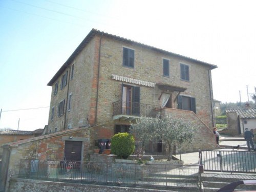 Top-to-bottom house in Paciano