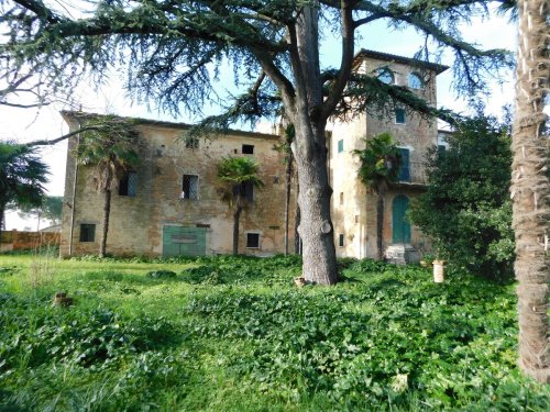 Historiskt hus i Castiglione del Lago