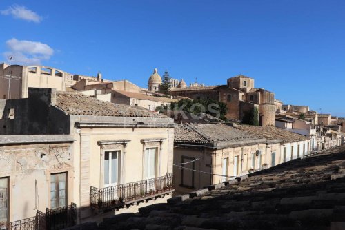 Detached house in Noto