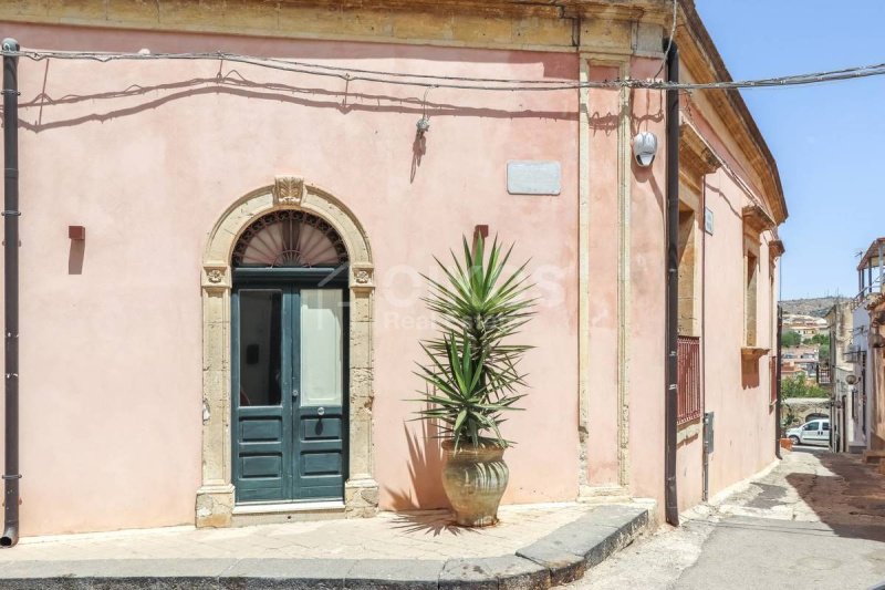 Vrijstaande woning in Noto