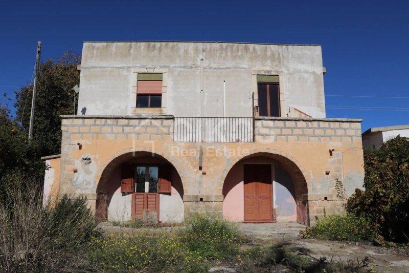 Huis op het platteland in Noto