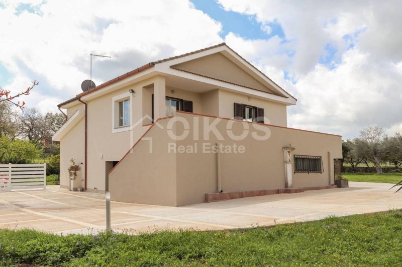 帕拉佐洛-阿克雷德别墅