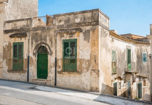 Detached house in Noto