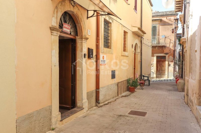 Detached house in Noto