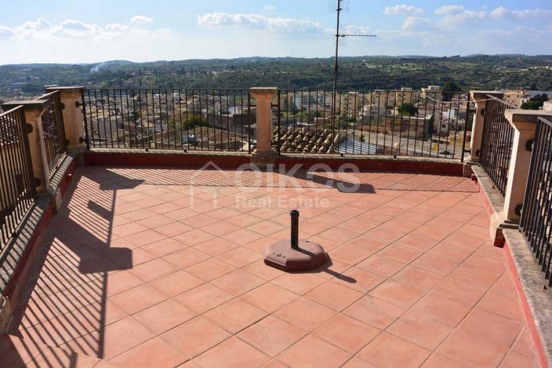 Detached house in Noto