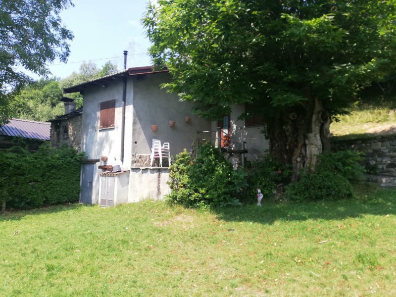 Detached house in Plesio