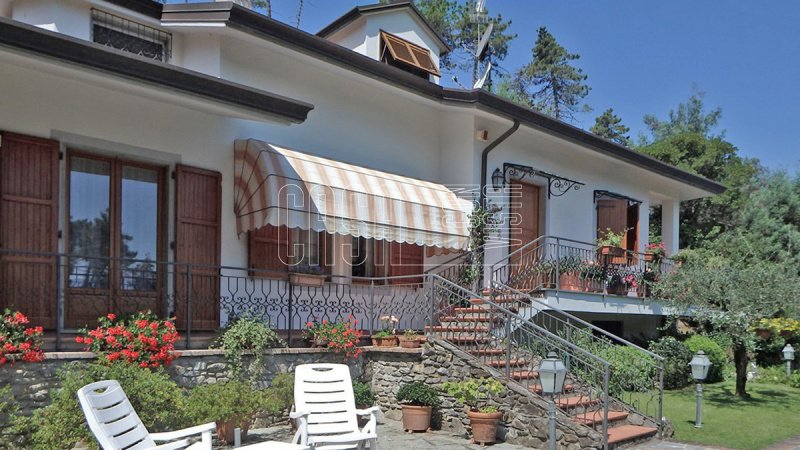 Detached house in Ameglia