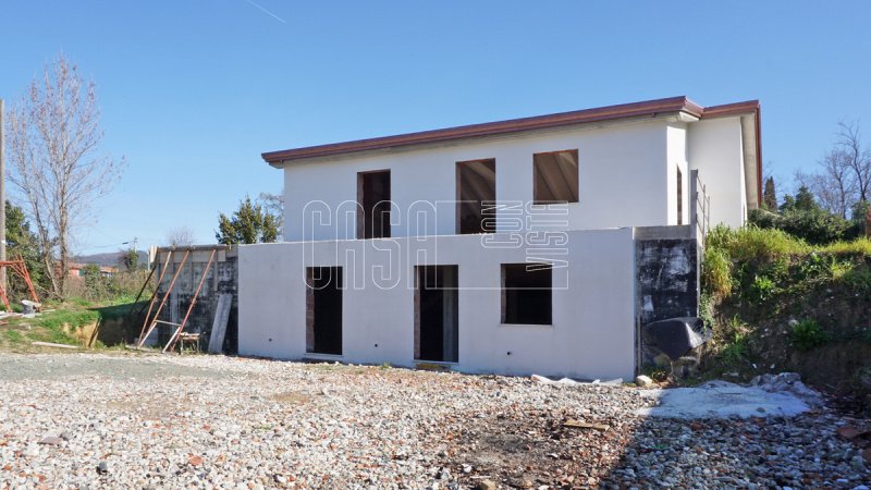Detached house in Sarzana