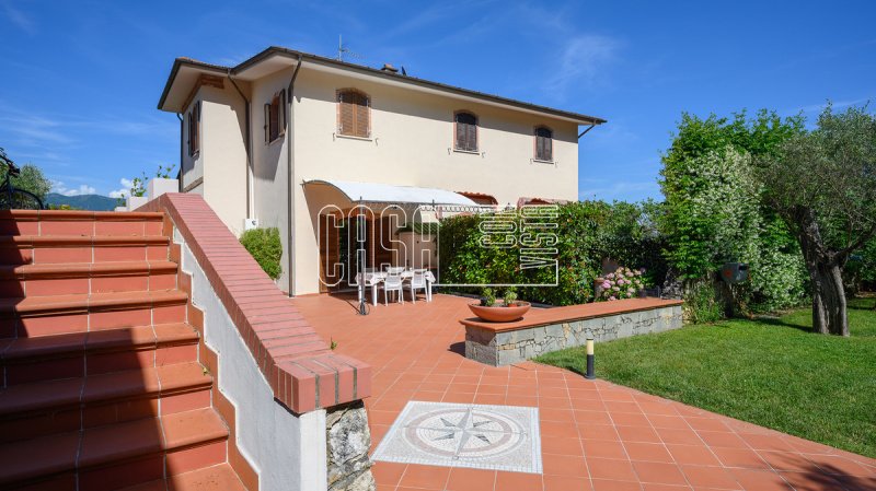 Особняк из двух квартир в Амелья