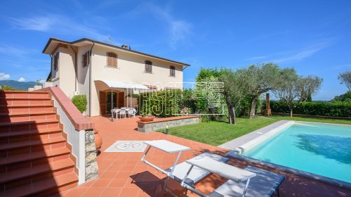 Особняк из двух квартир в Амелья