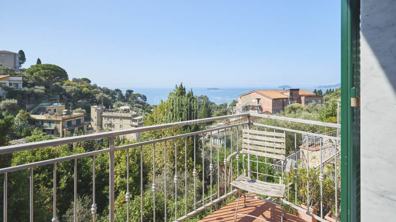 Fristående lägenhet i Lerici