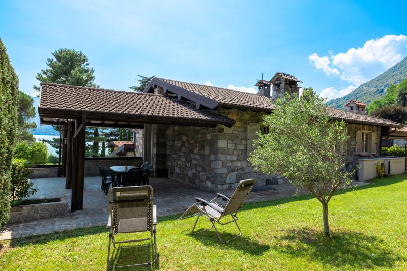 Detached house in Gera Lario