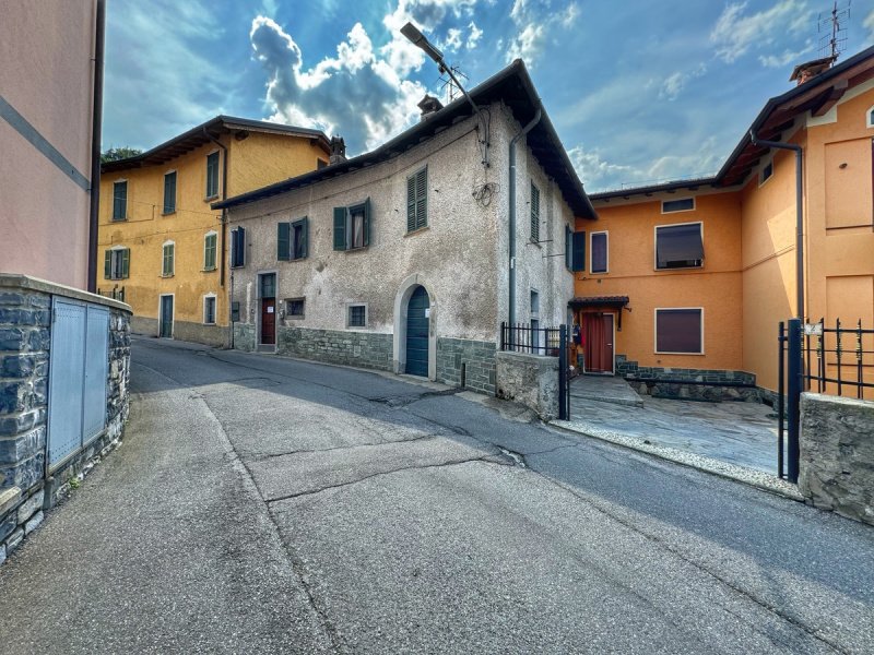 Semi-detached house in Menaggio