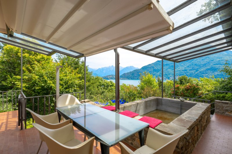 Villa in Pianello del Lario