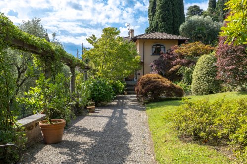 Villa in Griante