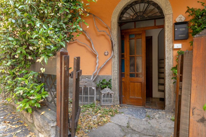 Semi-detached house in Sala Comacina