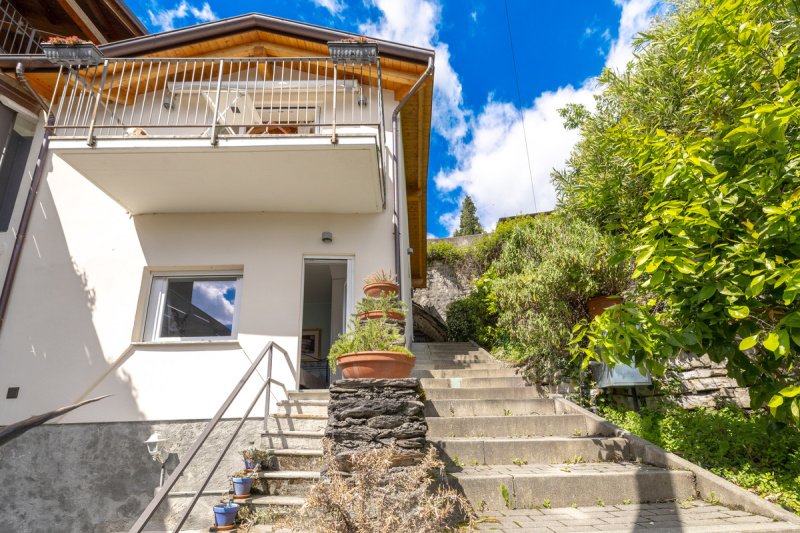 Detached house in Pianello del Lario